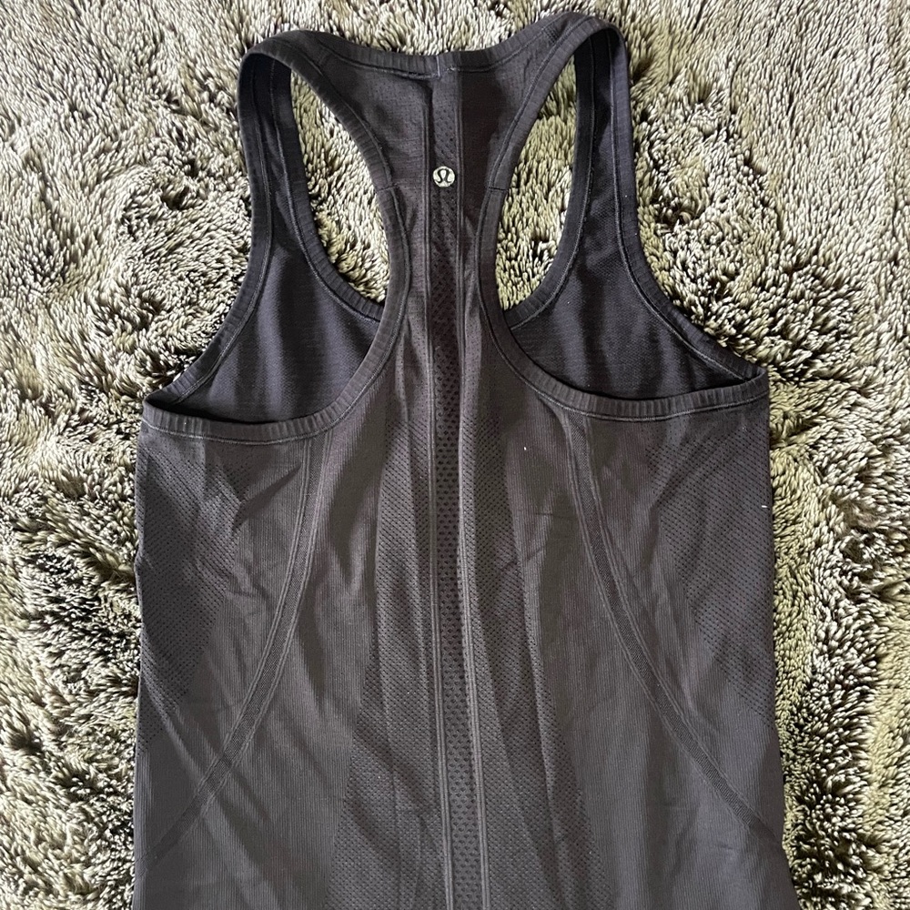 Lululemon race back tank top.